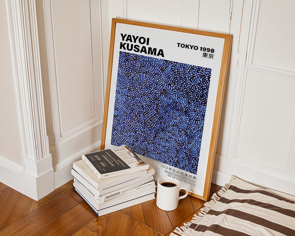 Ecos del Infinito Azul — Yayoi Kusama cuadro decorativo para sala moderna | arte para hogar | Studio MagArt