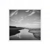 Playa en Blanco y Negro – cuadro decorativo cuadrado con marco blanco | Studio MagArt